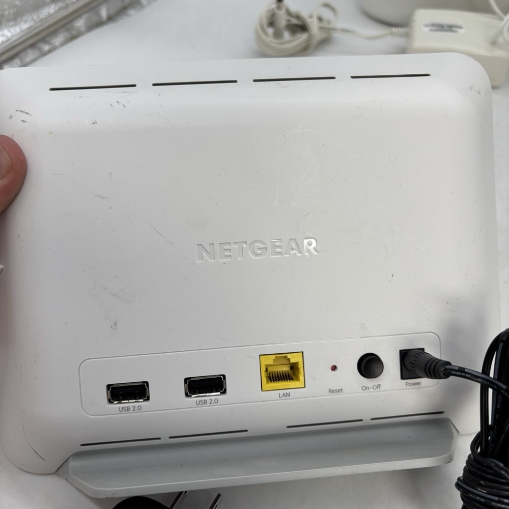 Set of 3 NETGEAR Orbi Routers RBR50v2, Satellite RBS50v2, Router RBR50 Wifi - Picture 4 of 14
